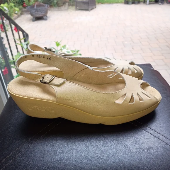 NWT.Cherokee Elegant Beige Slingback Wedge Sandals Size 8. - Picture 2 of 7